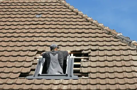 Pose de velux - Cannes-et-Clairan